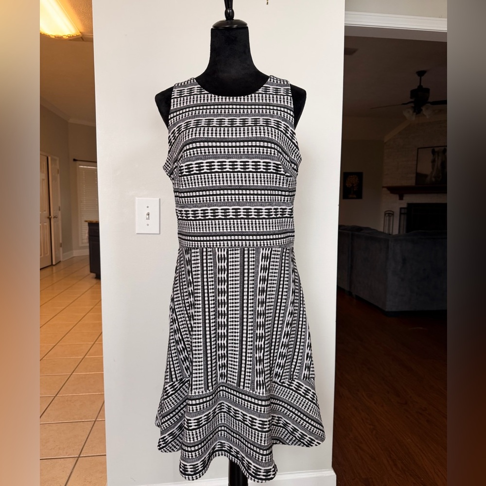 LOFT 12T Tall Black & White Geo Fit & Flare Dress